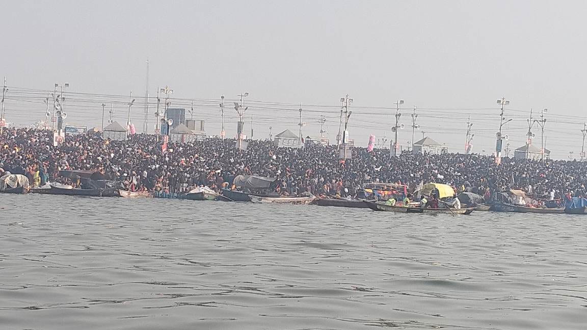 Devotees taking bath on bansant panchami। Photo Credit: Khabargaon