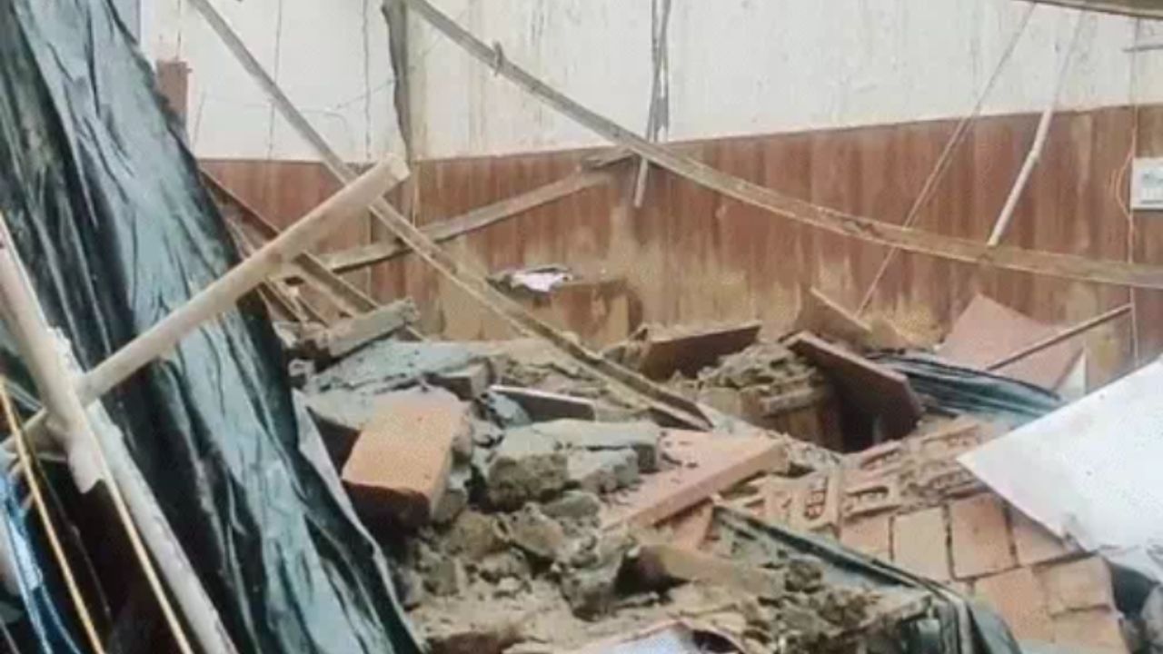 Ankur Vihar  ACP Office Roof Collapsed