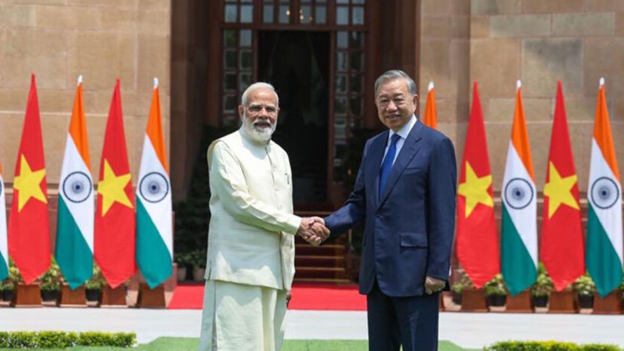 PM Narendra Modi And Vietnam President To Lam
