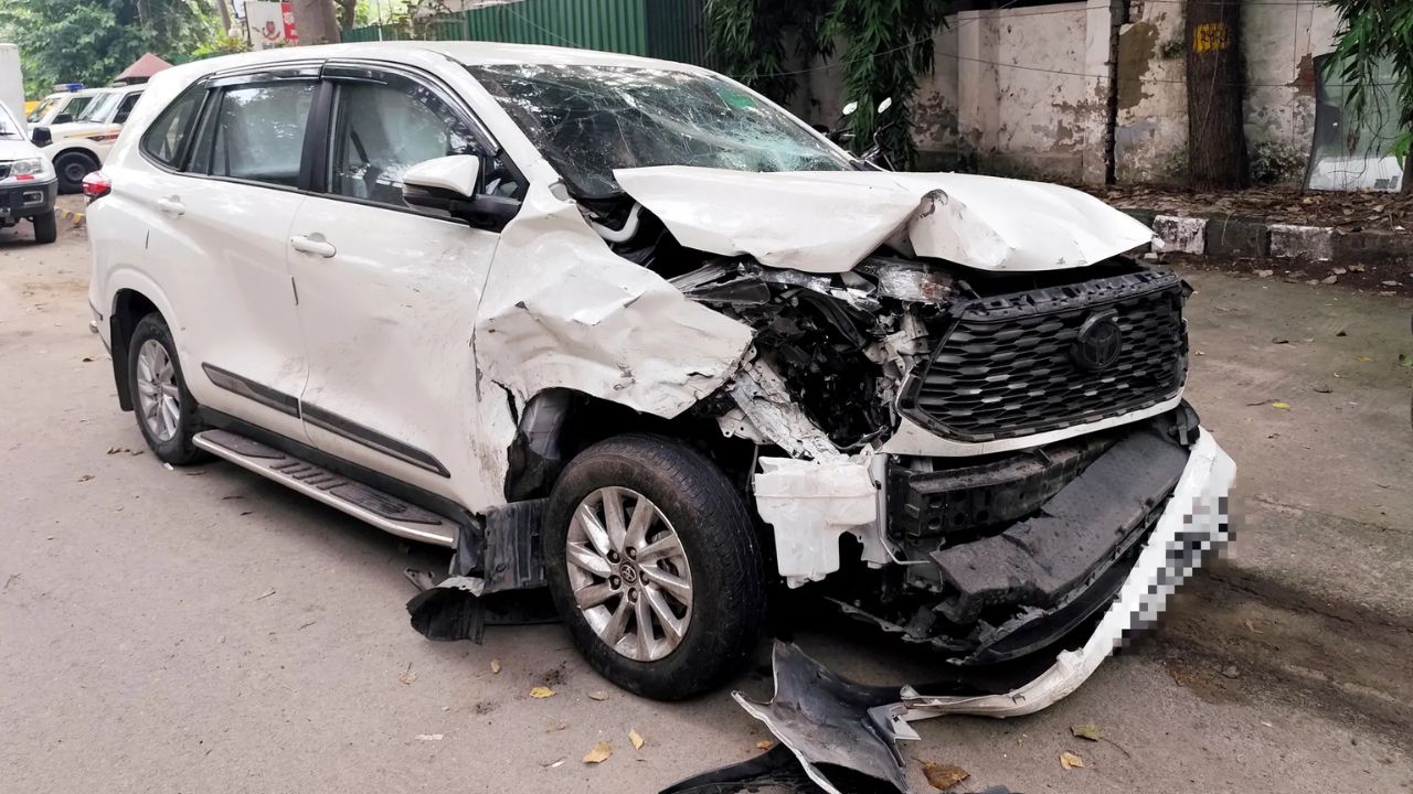 Delhi ITO Car Accident, BJP-AAP MLA