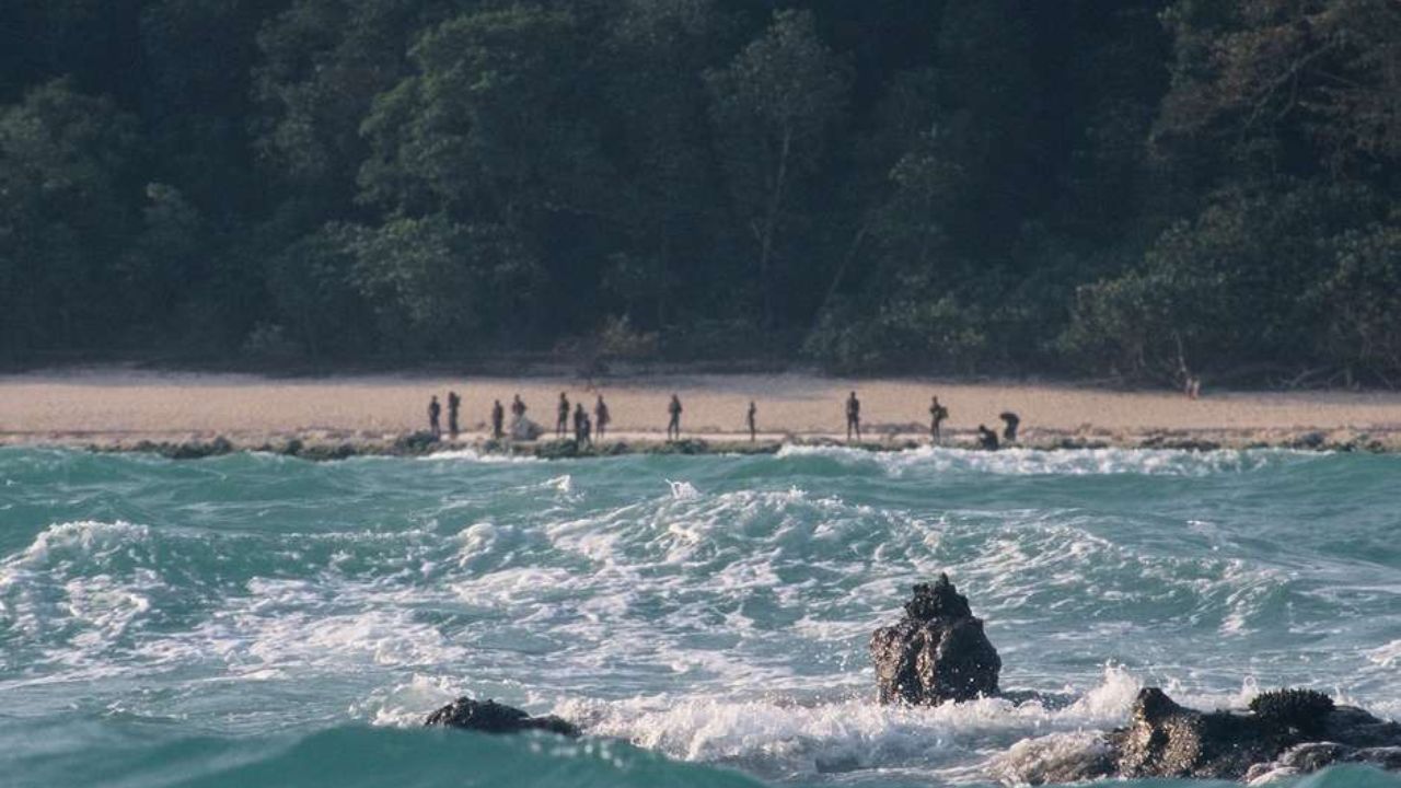 who is Sentinelese tribe lives in Andaman Islands