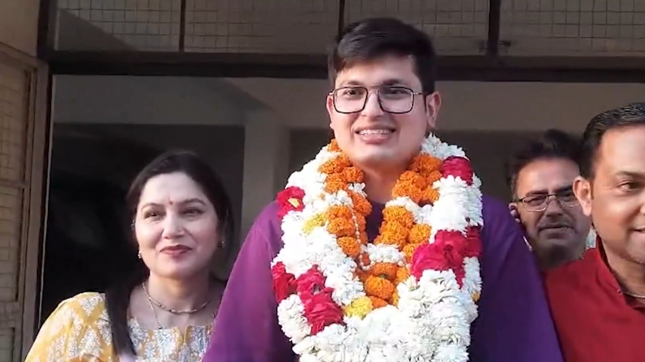 anuj agnihotri upsc topper