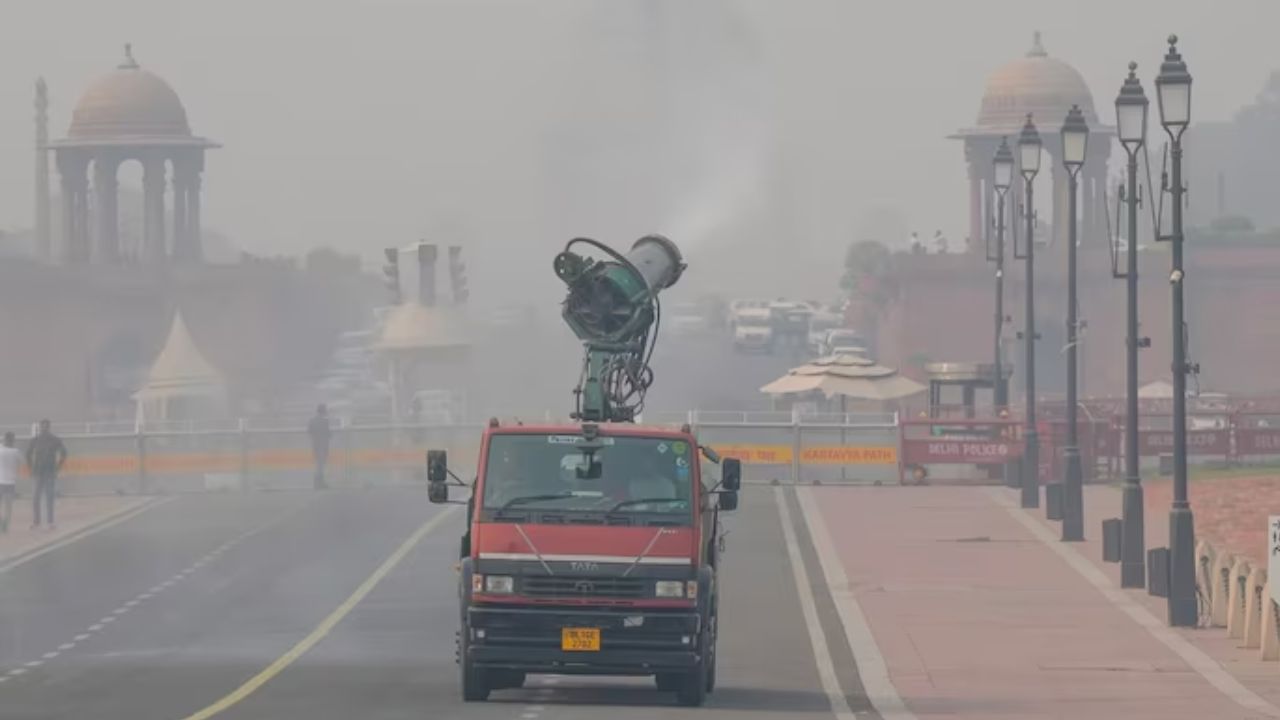 दिल्ली में खतरनाक स्तर पर पहुंचा वायु प्रदूषण। दिल्ली में खतरनाक स्तर पर पहुंचा वायु प्रदूषण।
