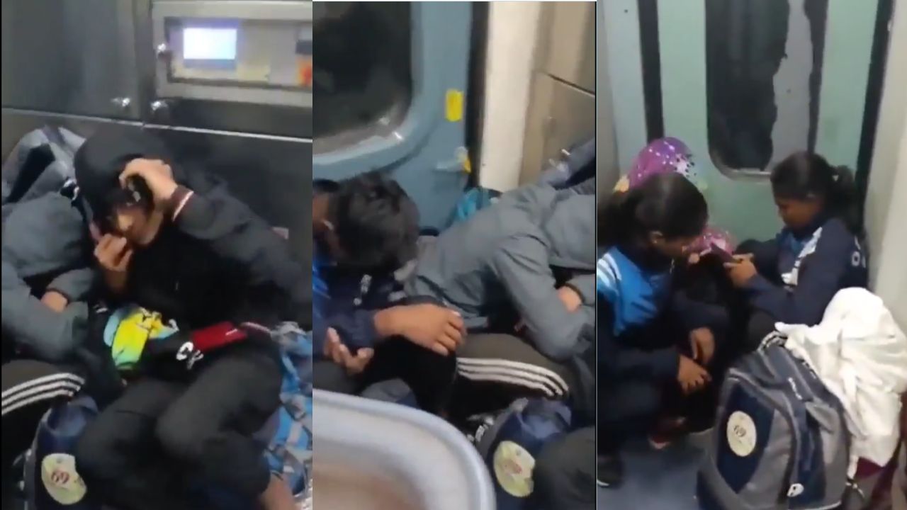 टॉयलेट के पास बैठे एथिलीट का वीडियो ग्रैब