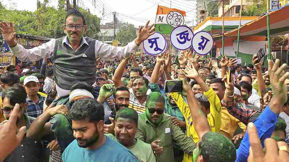 People celebrating in bypolls victory in west bengal : PTI