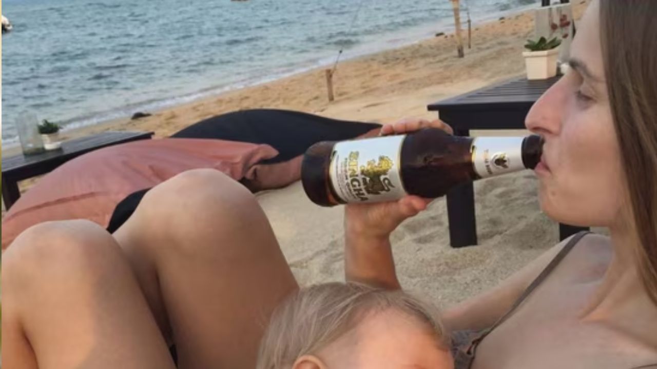 mother breast feeding pic