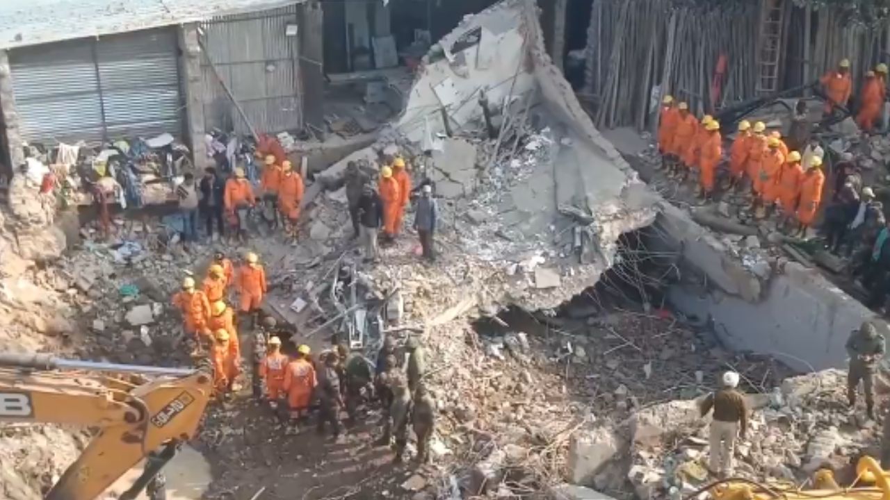 Building collapse in mohali । video grab । Social Media/X/@ks_express16
