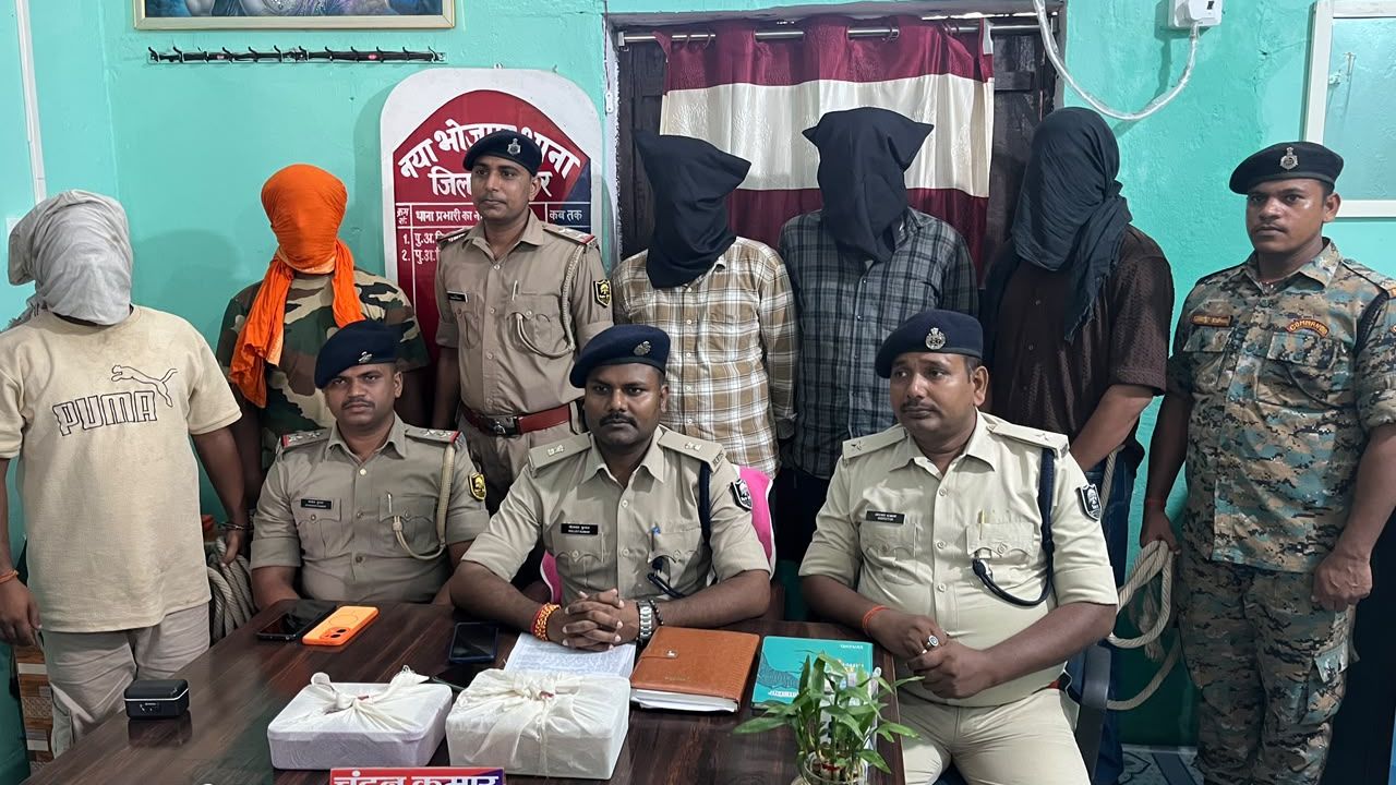 Buxar police arrest brown sugar smugglers