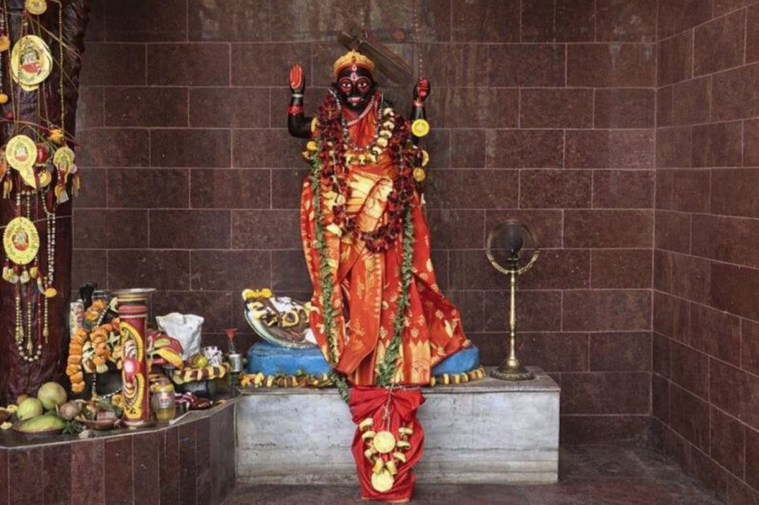 Kali Maa Temple in Kolkata is temple offerings not sweets fruits but momos