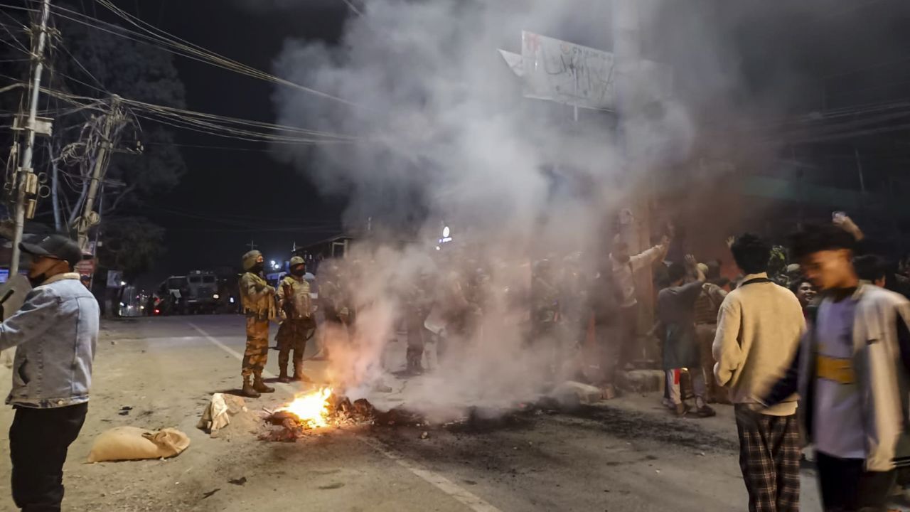 चूराचांदपुर में विरोध प्रदर्शन के दौरान । Photo Credit: PTI