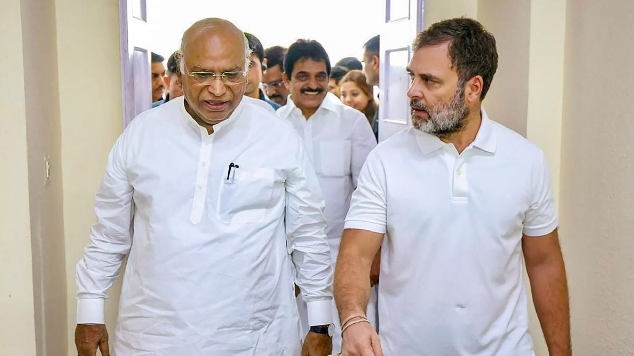 Mallikarjuna Kharge and rahul gandhi। Photo Credit: PTI