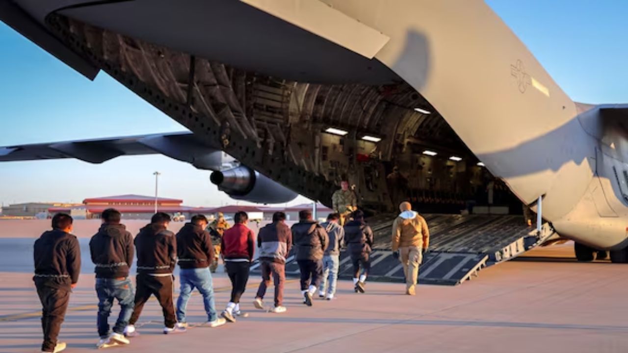 People being deported from america। Photo Credit: X