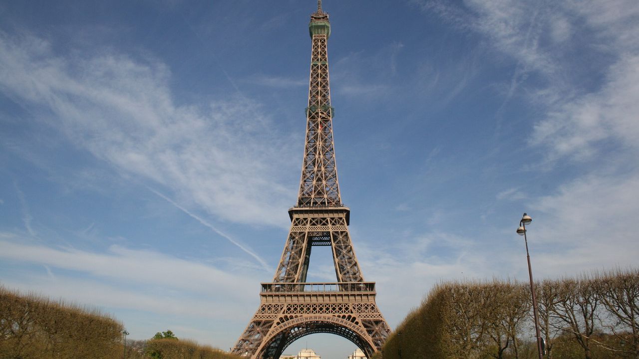 Eiffel Tower : Wikimedia Commons