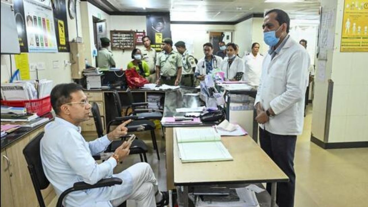 Goa minister and doctor । Photo Credit: Screengrab