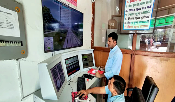 loco pilots will practice on simulators at Railway Stations रेल हादसा