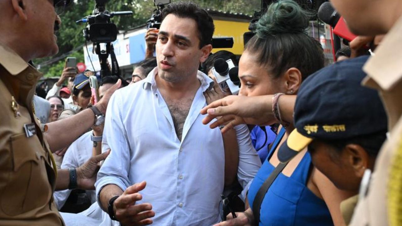 इमरान खान मुंबई में हुए प्रदर्शनों में शामिल हुए थे