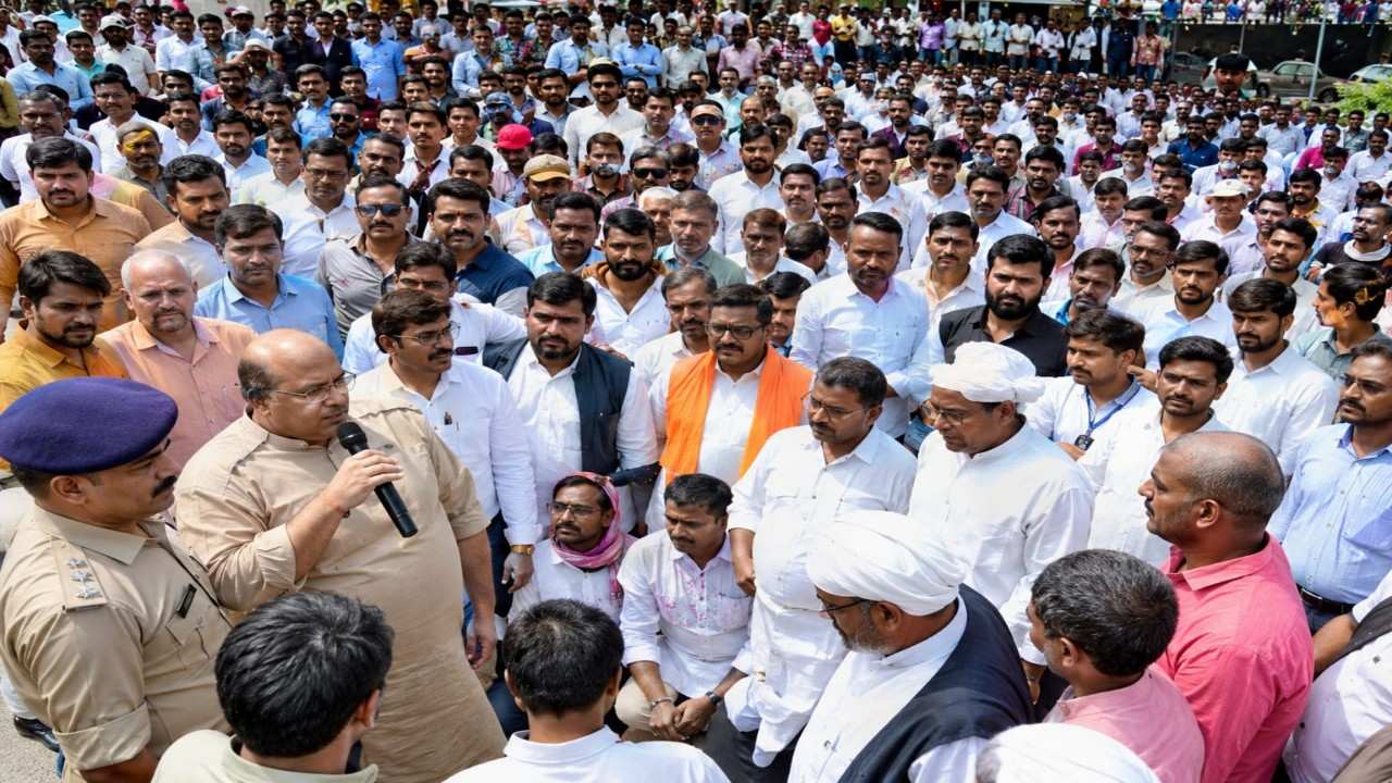 up ration shop owners
