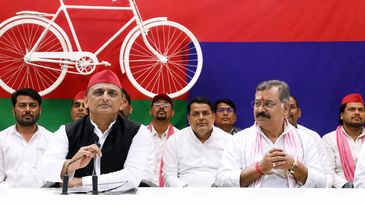 Akhilesh Yadav and Dr. Sanjayn Tripathi