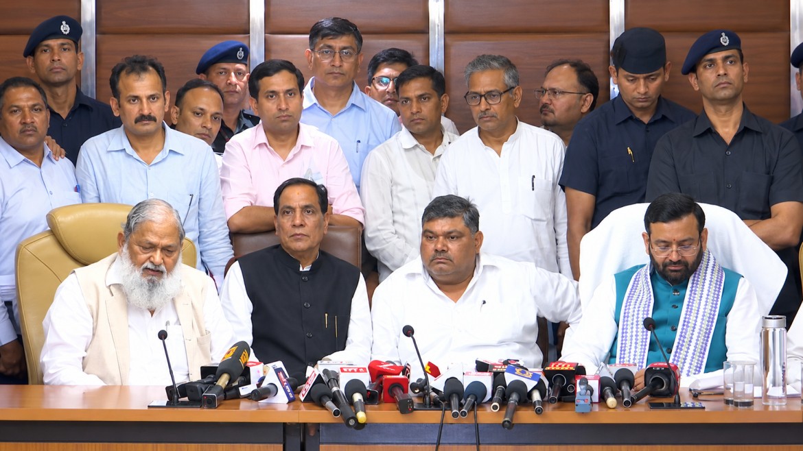 haryana cm addresseing the press