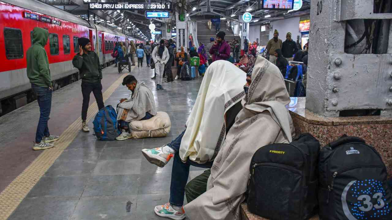 people are theft Indian railway bed sheet 