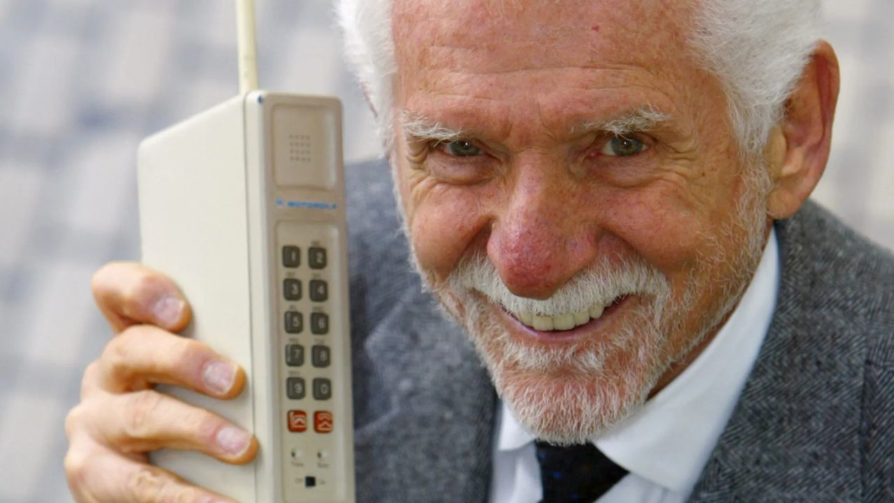 how the First mobile phone was invented