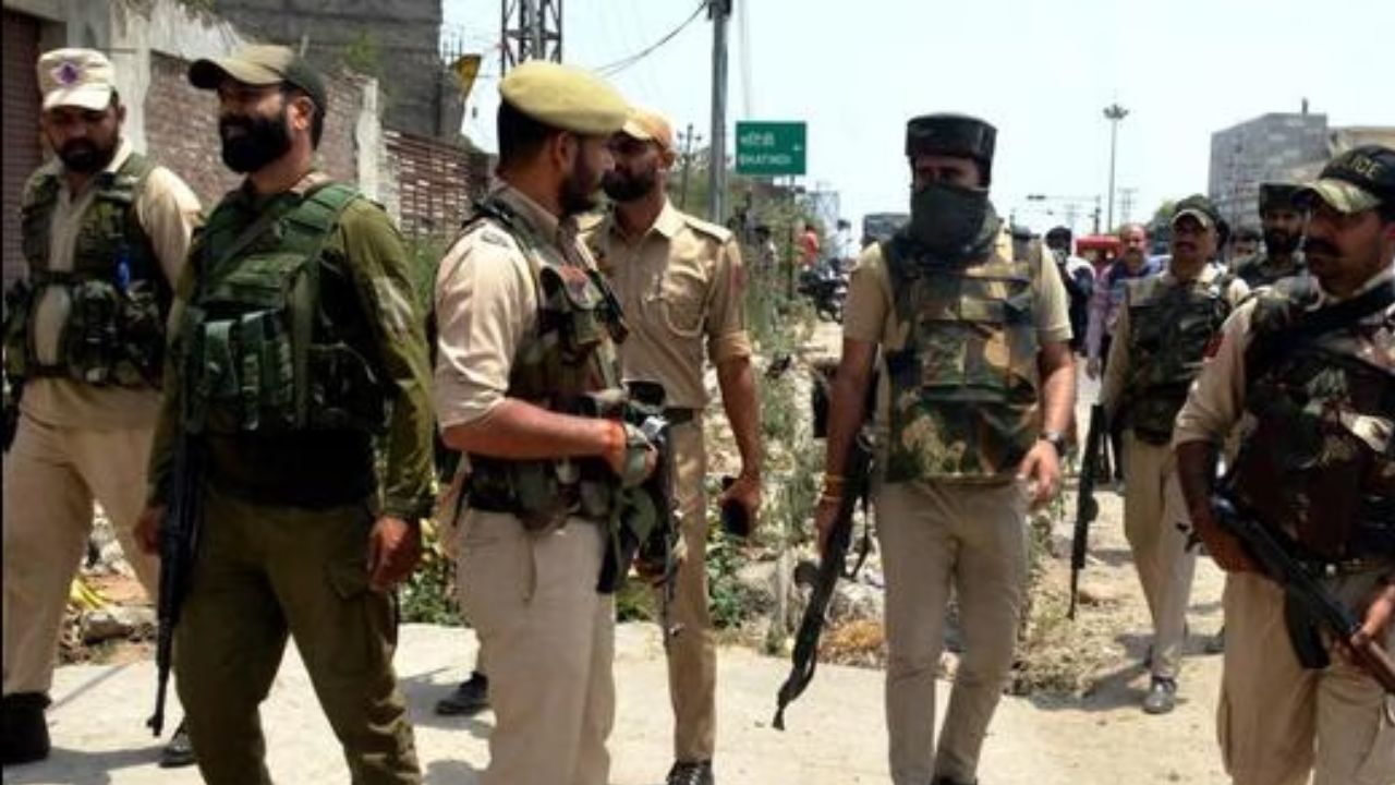 प्रतीकात्मक तस्वीर । Photo Credit: PTI