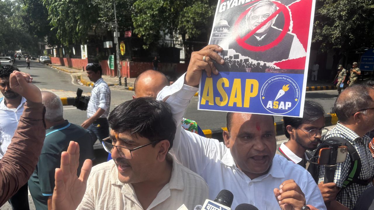 protesters in delhi
