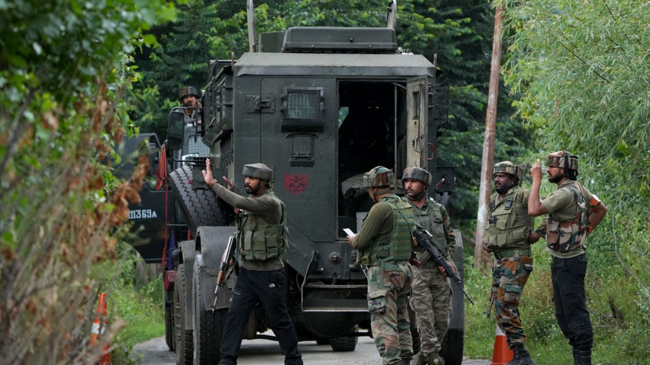 सुरक्षा बलों की फाइल फोटो। (Photo Credit: PTI)