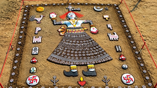 young man created 41 foot long Sanjhi in Jind