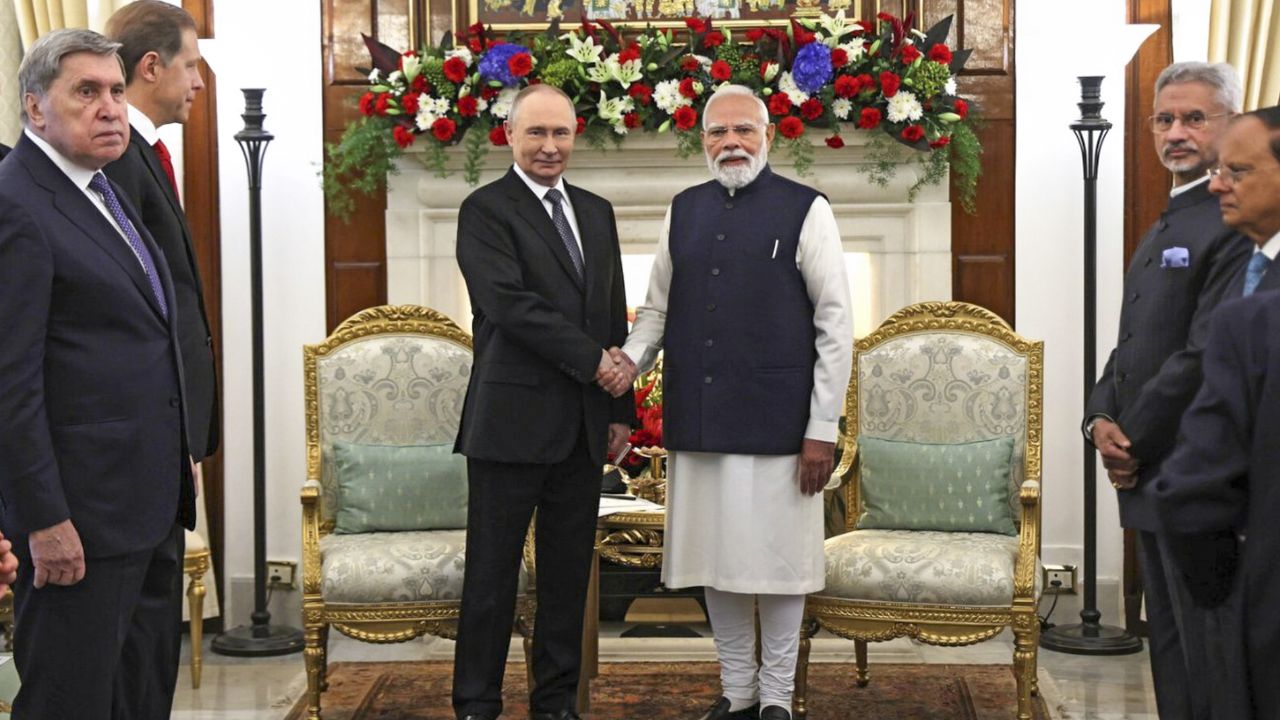 Vladimir Putin and Narendra Modi । 