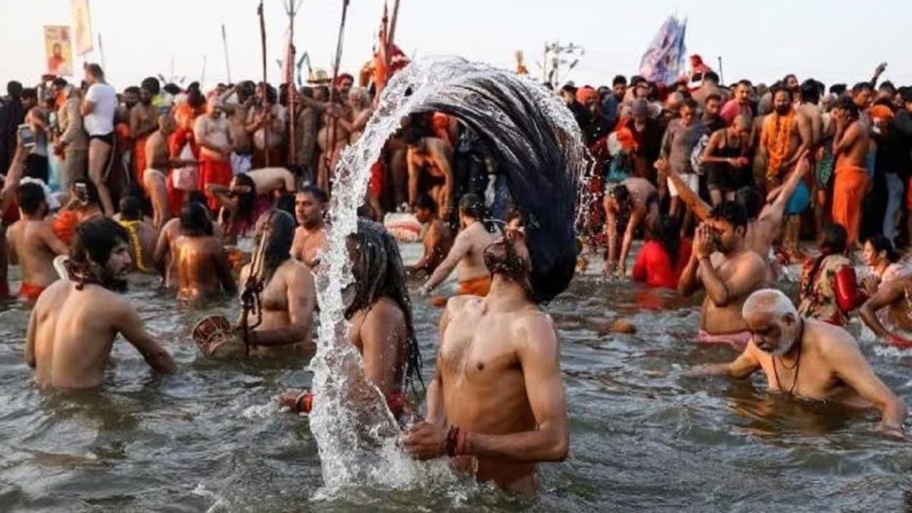 Sadhu Bathing in Mahakumbh