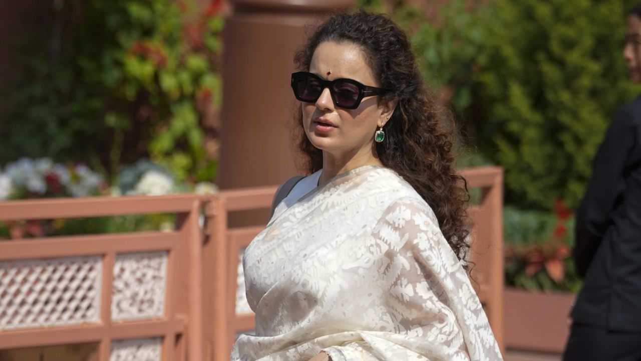 Kangana Ranaut near Parliment संसद जाती हुईं कंगना रनौत PTI