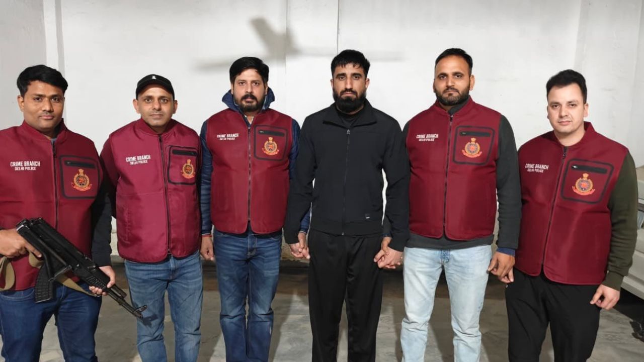 कपिल के कैफे पर गोली चलाना वाला अपराधी, Photo Credit: ANI