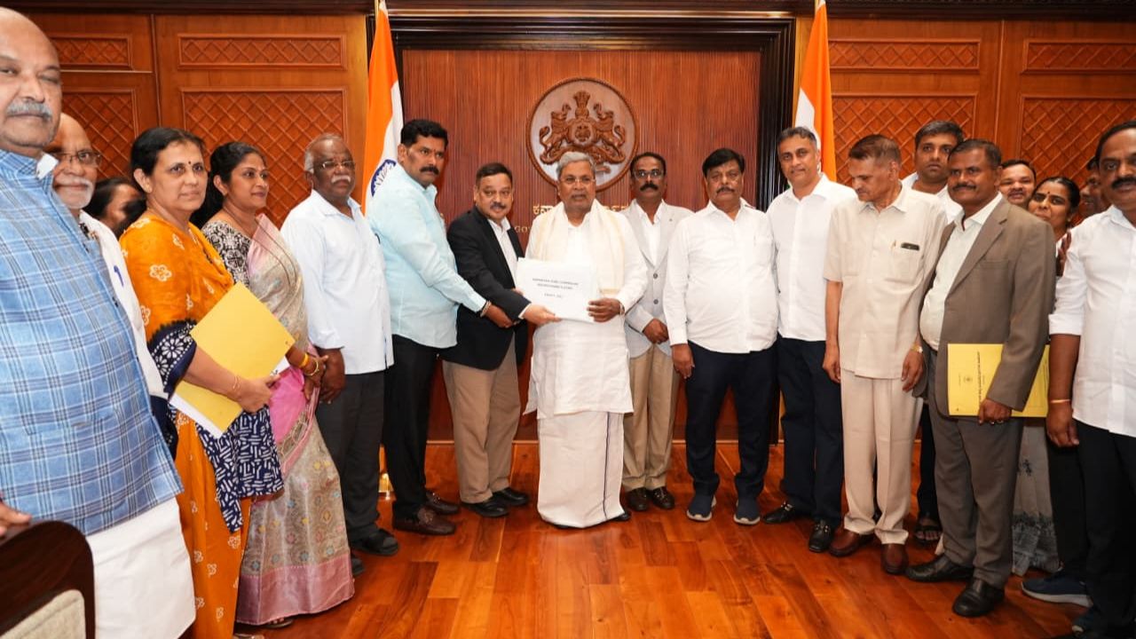 siddaramaiah accepts caste survey report