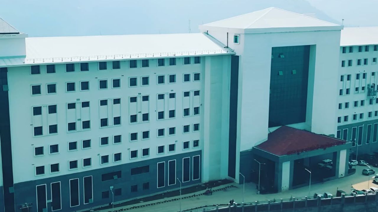 Human leg in dog mouth at Shimla AIMSS