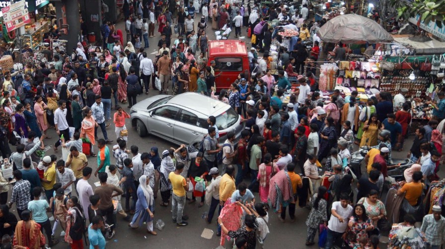 Crowd in New Market area Kolkata