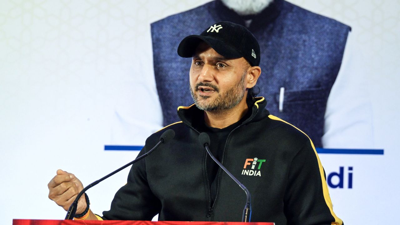 Harbhajan Singh lost temper on troller