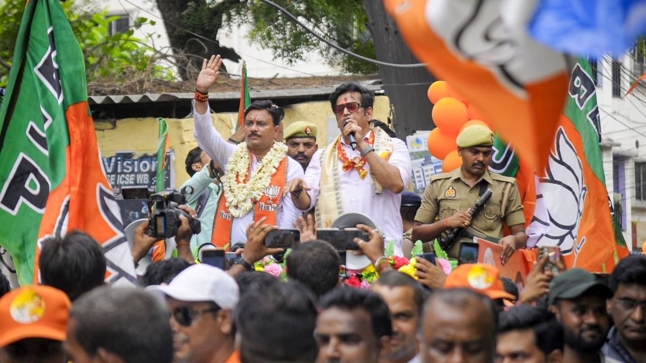 TMC BJP supporters clash in Howrah