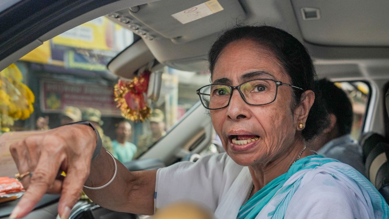 Mamata Banerjee visits counting centre