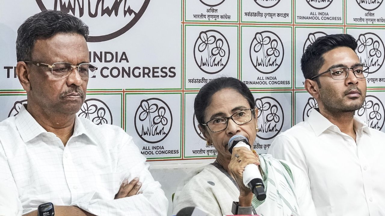 What happens if Mamata Banerjee did not resign from CM