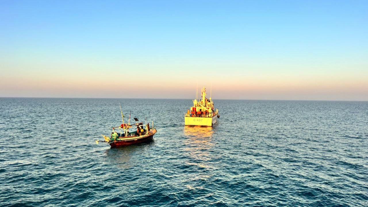 BSF found Suspicious Pakistani boat Kutch coast Gujarat