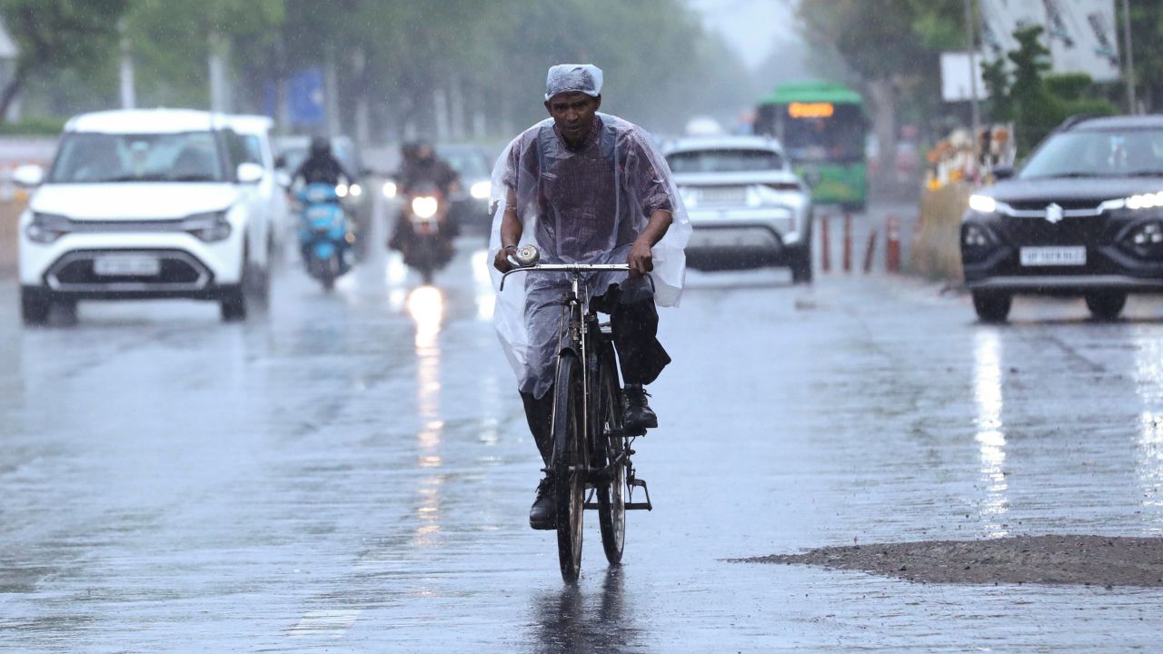Delhi weather report today