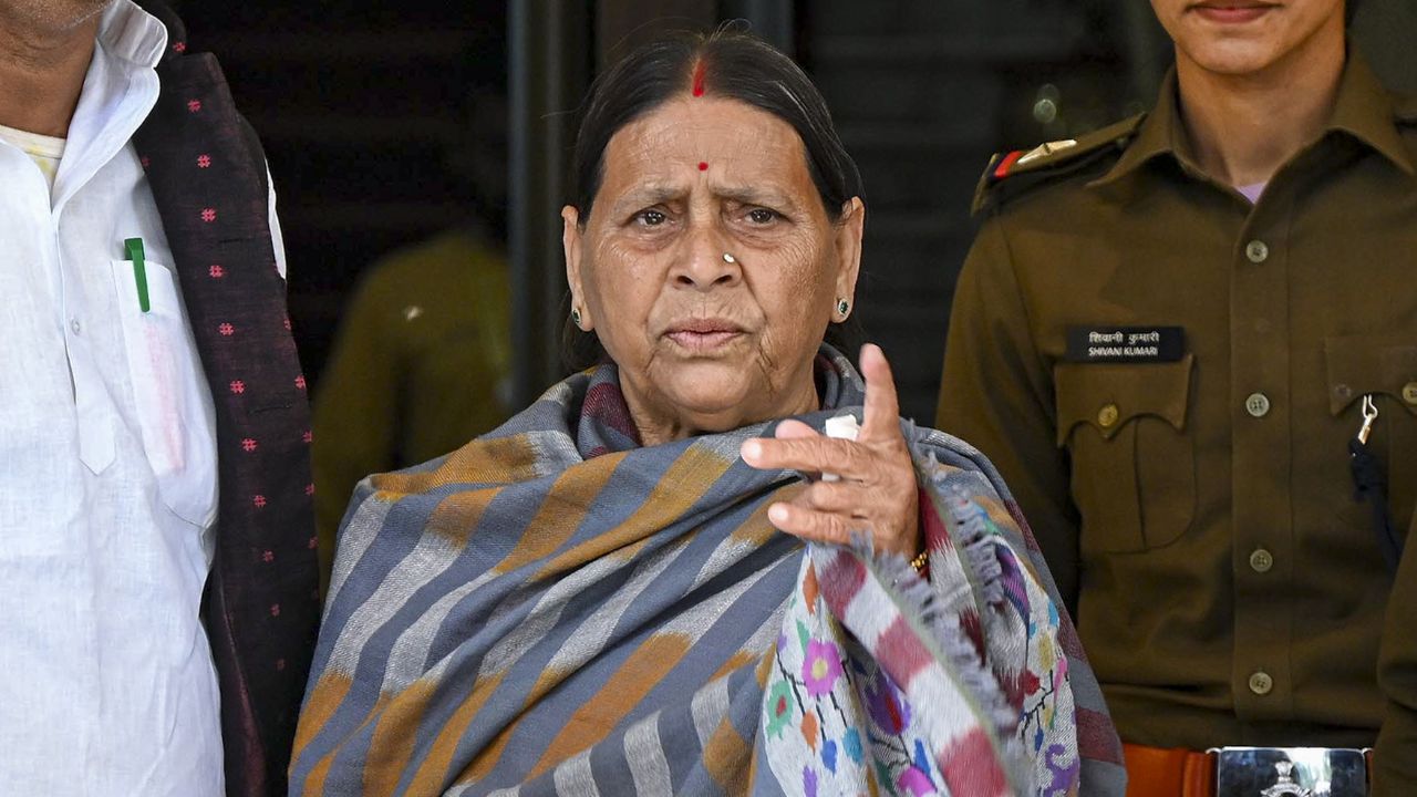 Rabri Devi not ready to leave 10 Circular Road bungalow