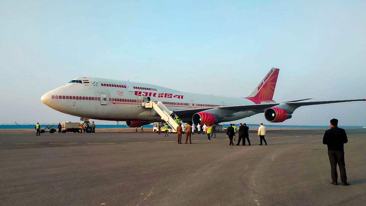Delhi to Amritsar Air India flight enter Pakistan airspace