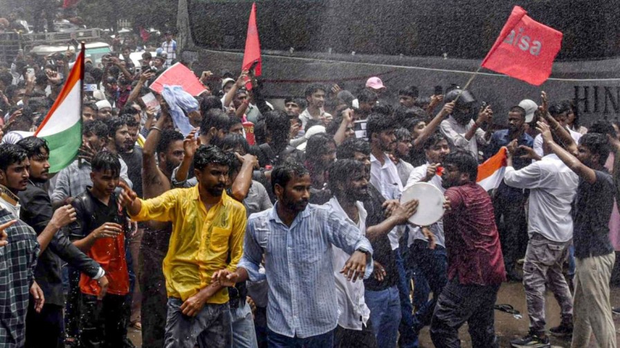 Patna police lathi charge tear gas on AISA NEET protesters