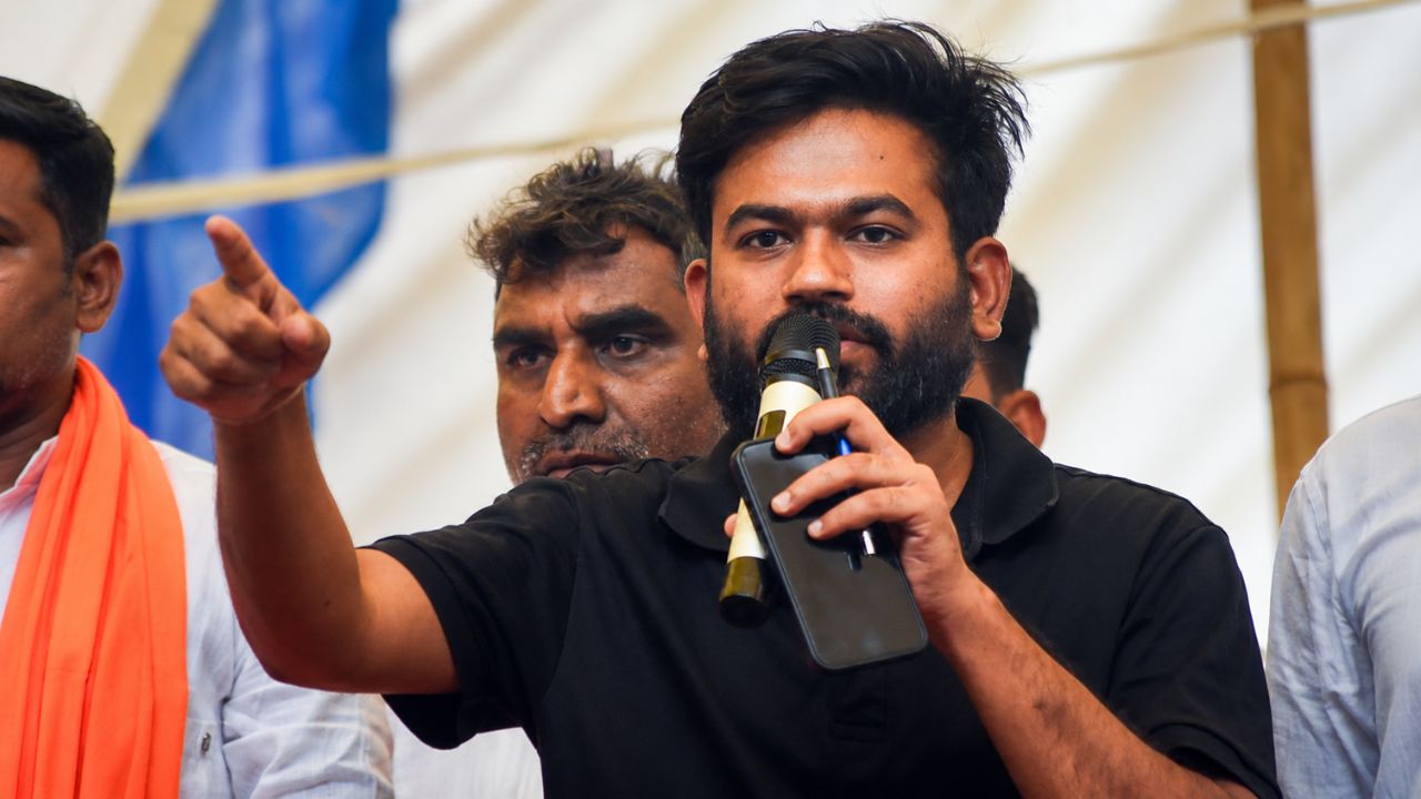 Abhijeet Dipke echoes Rahul Gandhi demand of Amit Shah resign