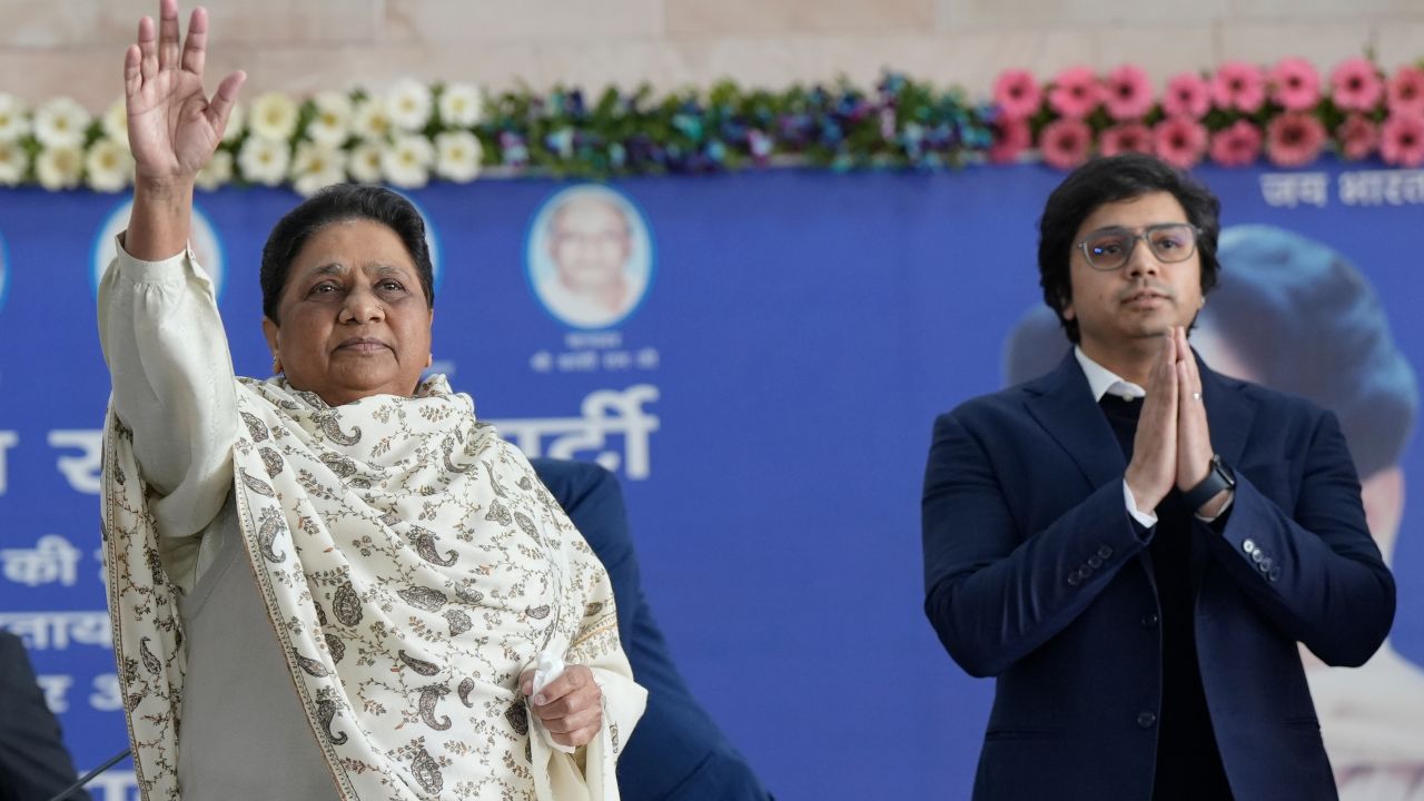 How Mayawati return nephew Akash Anand in BSP