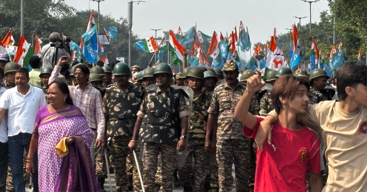 Delhi Police and security forcec with protestors दिल्ली पुलिस