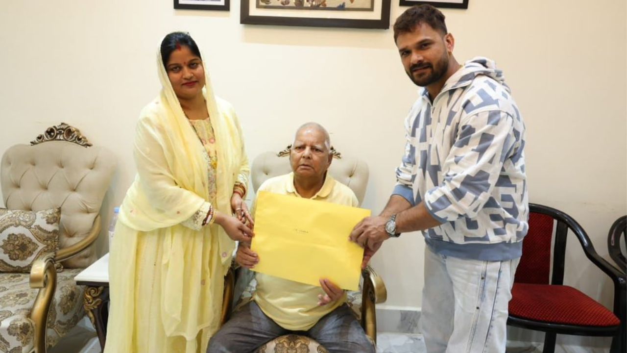 Chanda Devi, Lalu Prasad Yadav and Khesari Lal Yadav । Photo Credit: X/@khesariLY