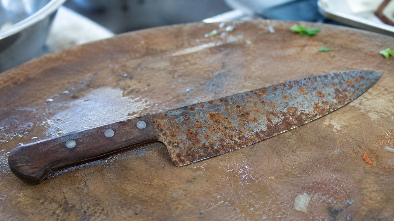 rusted knife
